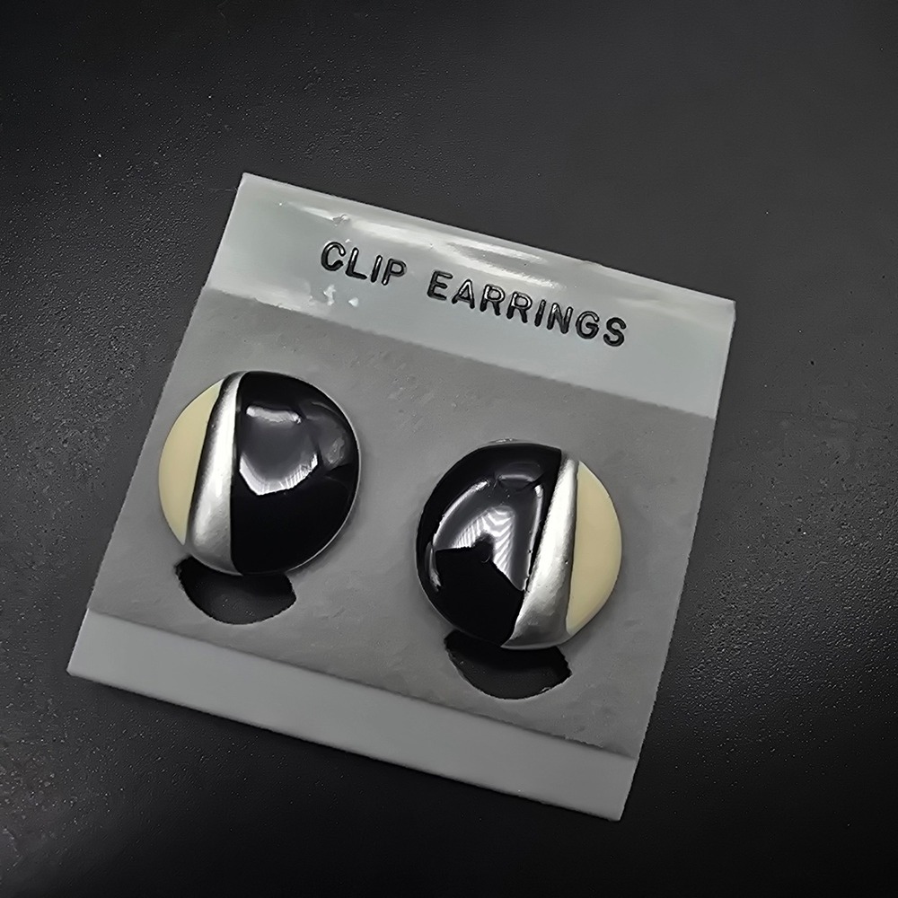 Black White Enamel Clip On Earrings Geometric Vintage Costume Jewelry 1980s